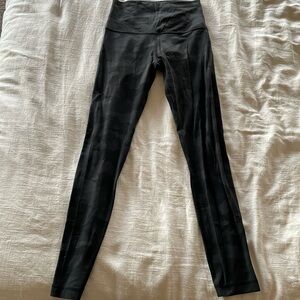 LULULEMON CAMO PRINT 28” ALIGN LEGGINGS. SIZE 2.